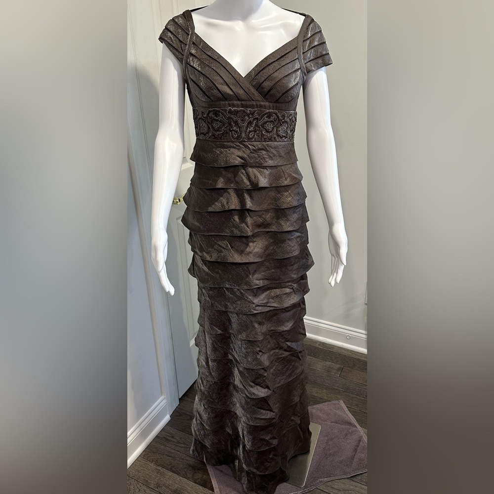 Adrianna Papell Occasional Tiered Ruffled Brown Metallic Gown Size 4